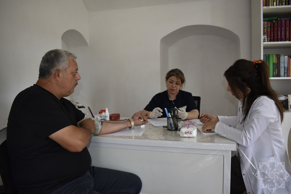 Aşura günü ilə əlaqədar Ağdam Cümə məscidində ilk dəfə olaraq qanvermə aksiyası keçirilib<font color=red> - FOTOLAR</font>