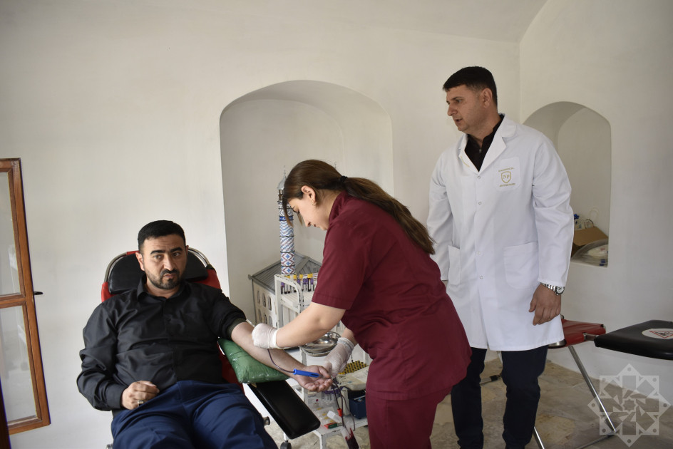 Aşura günü ilə əlaqədar Ağdam Cümə məscidində ilk dəfə olaraq qanvermə aksiyası keçirilib<font color=red> - FOTOLAR</font>