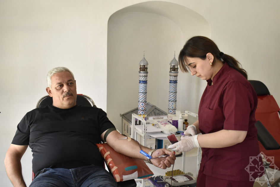 Aşura günü ilə əlaqədar Ağdam Cümə məscidində ilk dəfə olaraq qanvermə aksiyası keçirilib<font color=red> - FOTOLAR</font>
