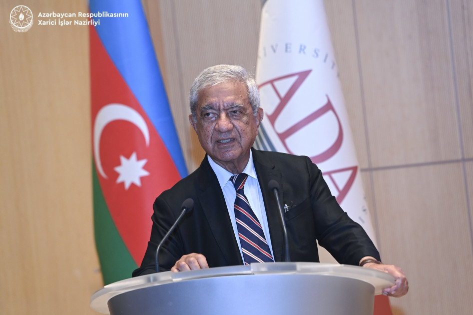 “Azərbaycanın xarici siyasəti suverenliyin bərpasından sonra: prioritetlər və çağırışlar” mövzusunda IX müşavirənin açılışı olub<font color=red> - FOTOLAR</font>