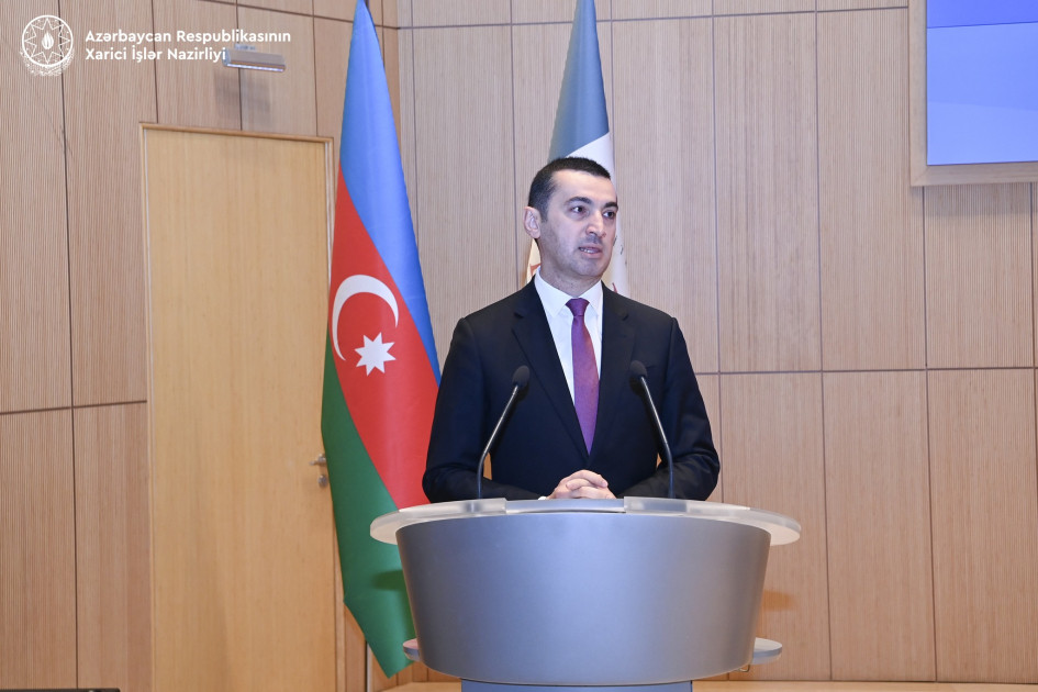 “Azərbaycanın xarici siyasəti suverenliyin bərpasından sonra: prioritetlər və çağırışlar” mövzusunda IX müşavirənin açılışı olub<font color=red> - FOTOLAR</font>