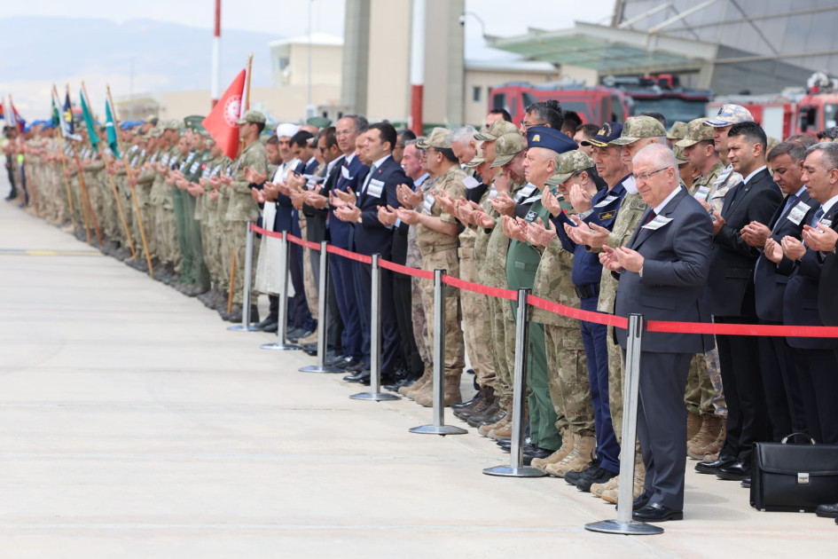 Türkiyənin Hakkari şəhərində İraqda həlak olmuş əsgərlərlə vida mərasimi keçirilib<font color=red> - FOTOLAR</font>