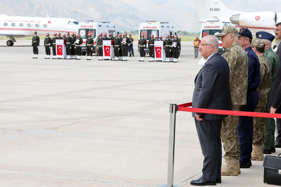 Türkiyənin Hakkari şəhərində İraqda həlak olmuş əsgərlərlə vida mərasimi keçirilib<font color=red> - FOTOLAR</font>
