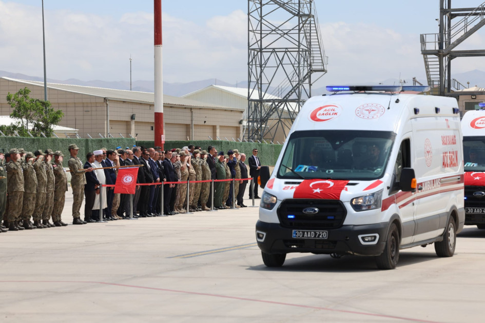 Türkiyənin Hakkari şəhərində İraqda həlak olmuş əsgərlərlə vida mərasimi keçirilib<font color=red> - FOTOLAR</font>