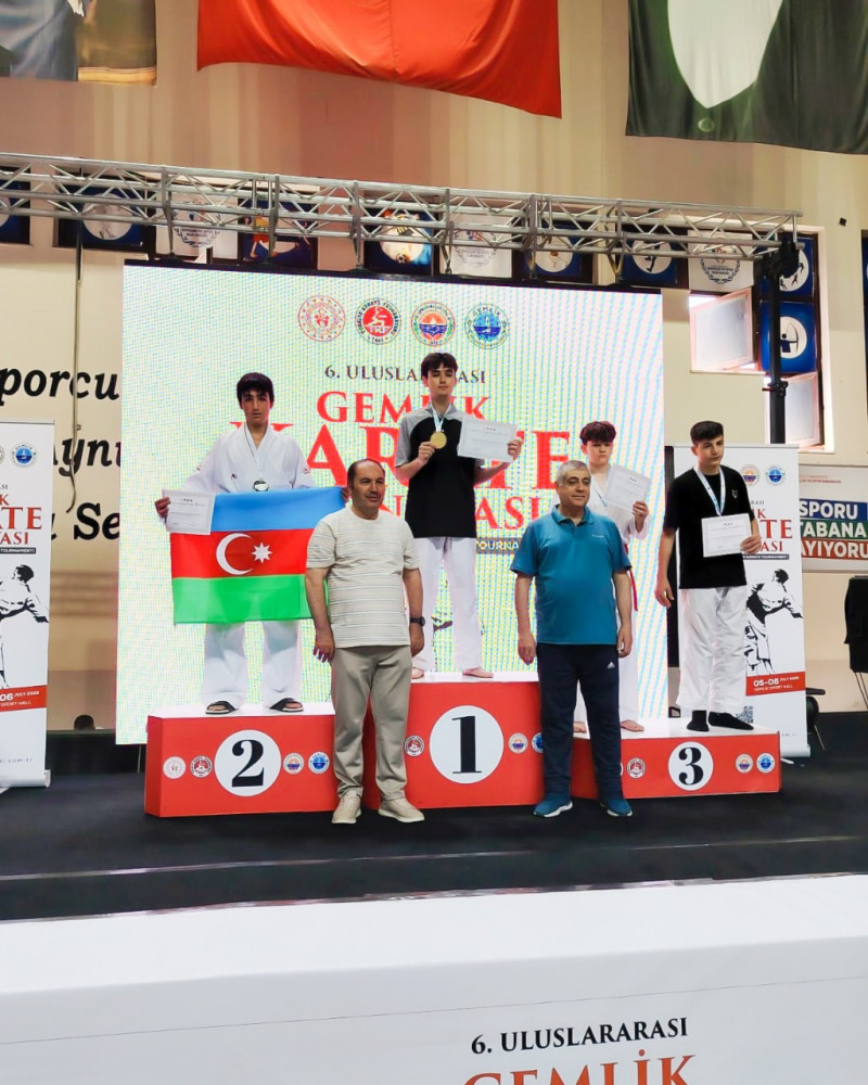 Naxçıvanlı karateçi Rafiq Hüseynli beynəlxalq turnirdə gümüş medal qazanıb<font color=red> - FOTOLAR</font>