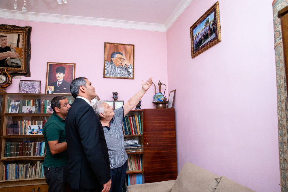 Naxçıvan MR Həmkarlar İttifaqları Şurasının sədri Qəzənfər Abdullayev görkəmli tarzən Əkrəm Məmmədlini ziyarət edib<font color=red> - FOTOLAR</font>