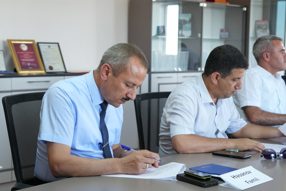 Naxçıvanda rəhbərlər üçün inkişaf proqramı başa çatıb<font color=red> - FOTOLAR</font>