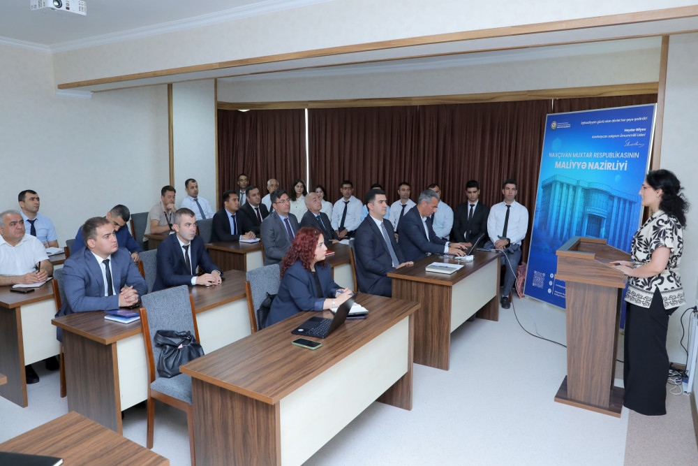 Maliyyə Nazirliyində “Dövlət rüsumlarının elektron idarə edilməsi (e-rüsum)” informasiya sisteminin tətbiqi ilə bağlı təlim keçirilib<font color=red> - FOTOLAR</font>