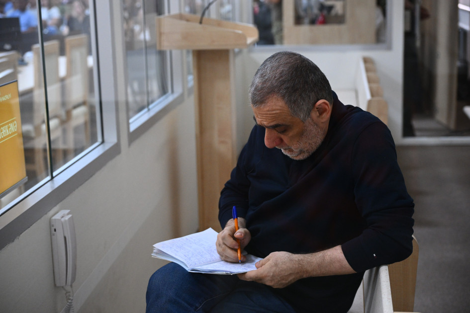 Ruben Vardanyanın məhkəməsində zərərçəkmiş şəxslər və hüquqi varislər ifadə veriblər<font color=red> - FOTOLAR</font>