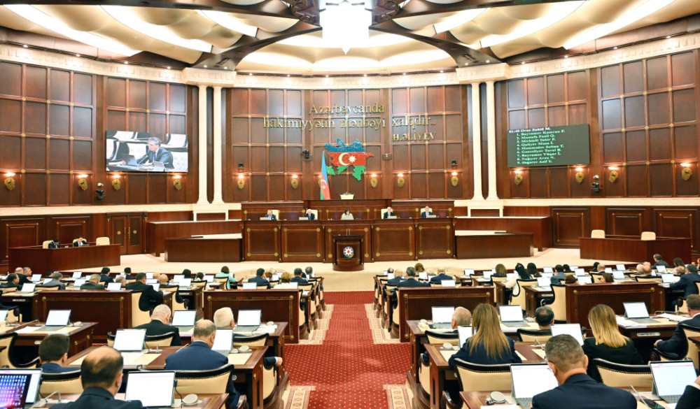 Milli Məclisin plenar iclasında 15 məsələ müzakirə edilib<font color=red> - FOTOLAR</font>