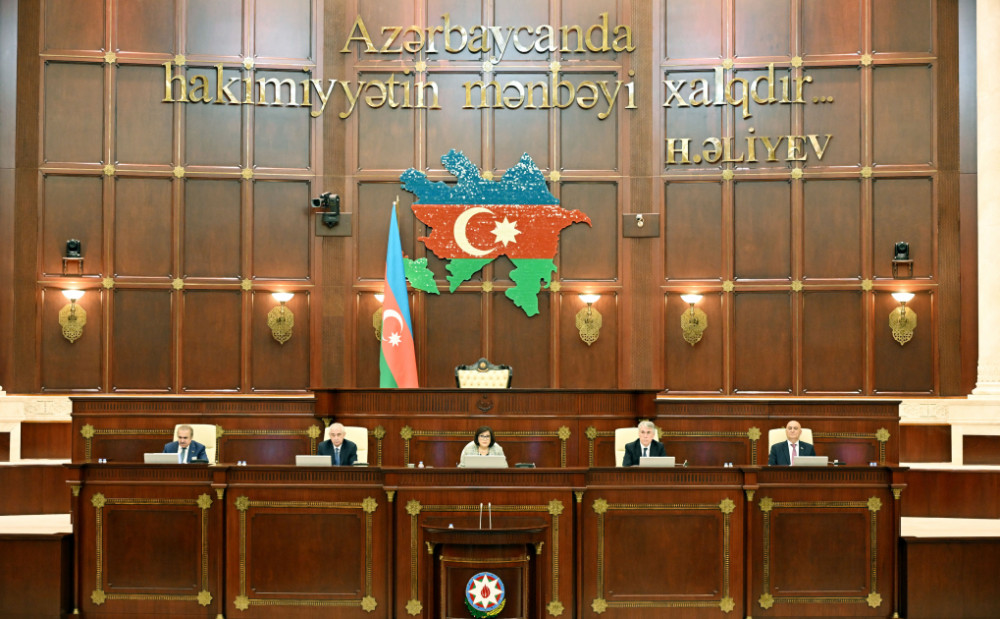 Milli Məclisin plenar iclasında 15 məsələ müzakirə edilib<font color=red> - FOTOLAR</font>