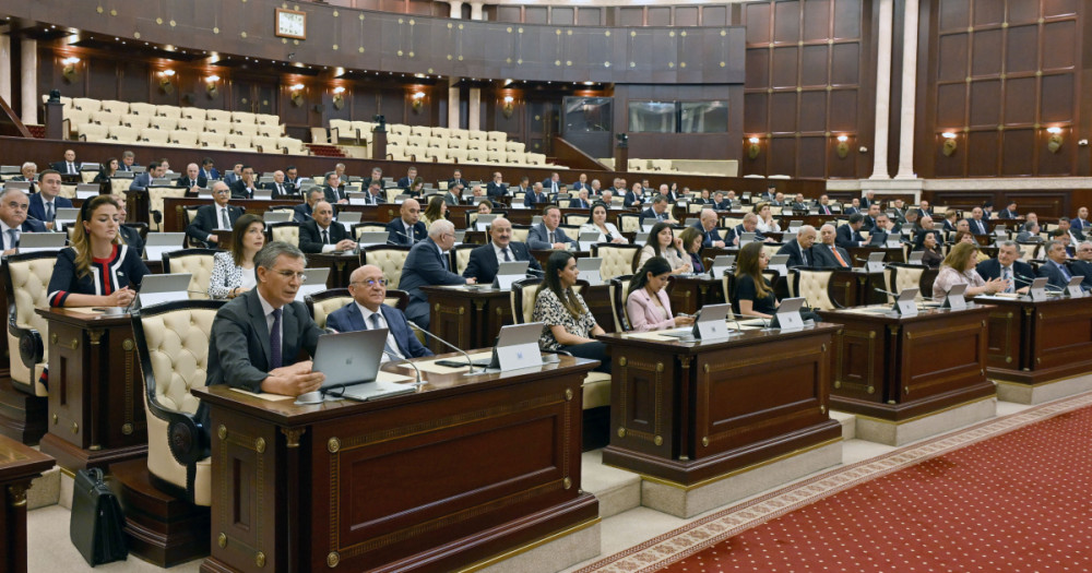 Milli Məclisin plenar iclasında 15 məsələ müzakirə edilib<font color=red> - FOTOLAR</font>