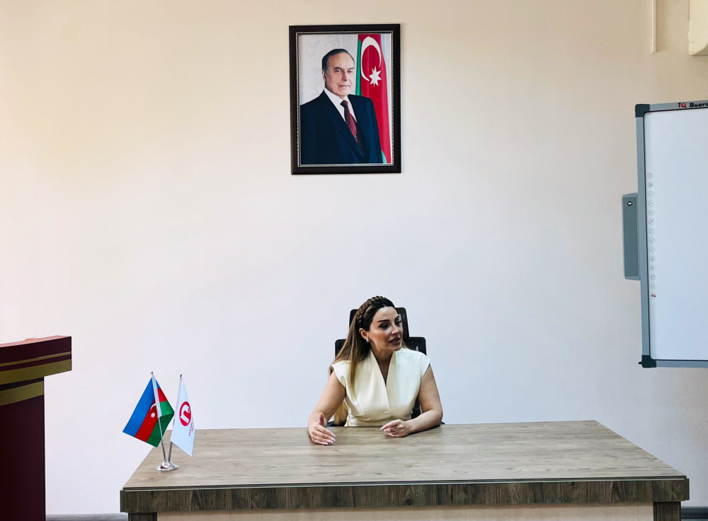 Jalə Ədilova Naxçıvan televiziyası əməkdaşlarına nitq mədəniyyəti və aparıcılıq diksiyası üzrə təlim keçib <font color=red> - FOTOLAR</font>