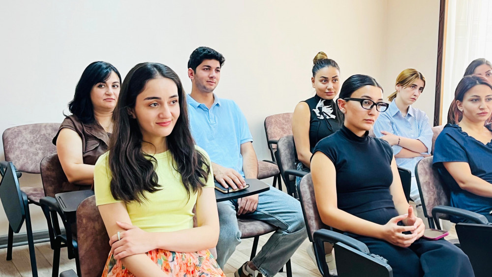 Jalə Ədilova Naxçıvan televiziyası əməkdaşlarına nitq mədəniyyəti və aparıcılıq diksiyası üzrə təlim keçib <font color=red> - FOTOLAR</font>