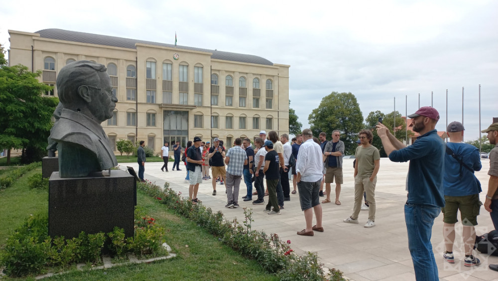 Beynəlxalq səyyahlar Şuşa şəhəri ilə tanış olublar<font color=red> - FOTOLAR</font>