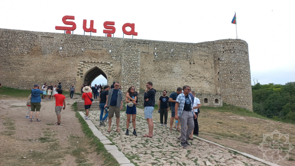 Beynəlxalq səyyahlar Şuşa şəhəri ilə tanış olublar<font color=red> - FOTOLAR</font>