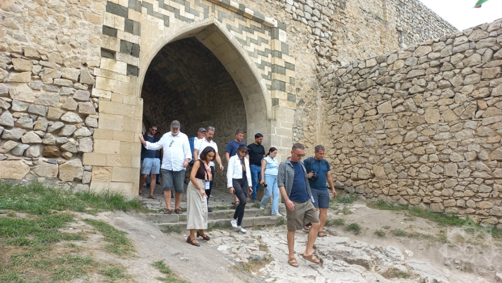 Beynəlxalq səyyahlar Şuşa şəhəri ilə tanış olublar<font color=red> - FOTOLAR</font>