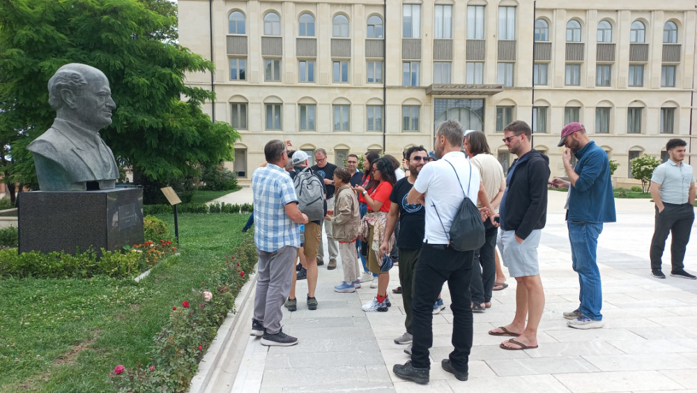 Beynəlxalq səyyahlar Şuşa şəhəri ilə tanış olublar<font color=red> - FOTOLAR</font>