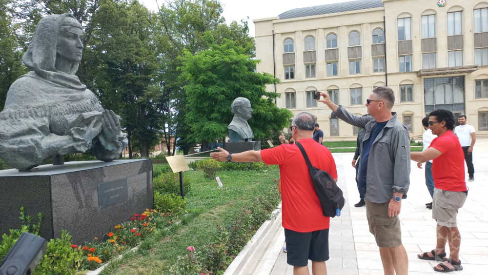 Beynəlxalq səyyahlar Şuşa şəhəri ilə tanış olublar<font color=red> - FOTOLAR</font>