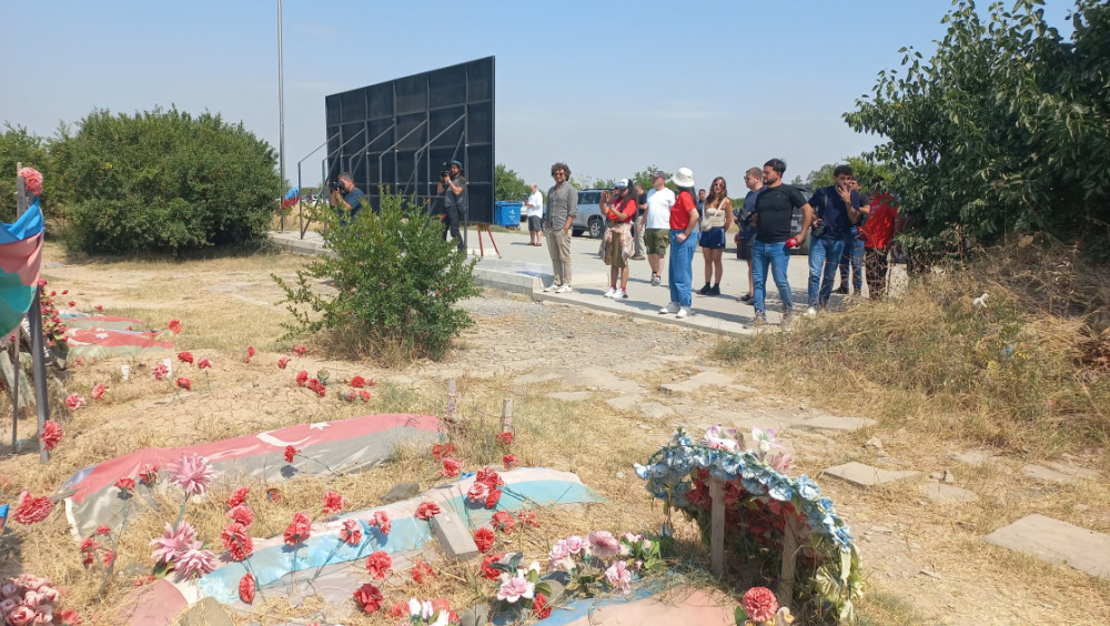 Dünya səyyahları Ağdamda<font color=red> - FOTOLAR</font>