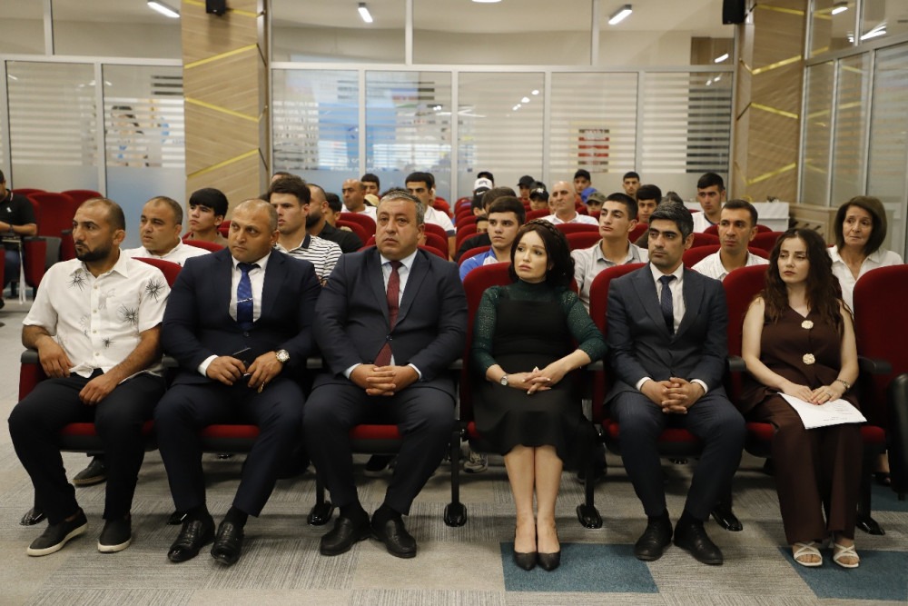 Ölkə və beynəlxalq arenalarda uğur qazanmış Naxçıvan idmançıları mükafatlabdırılıblar<font color=red> - FOTOLAR</font>