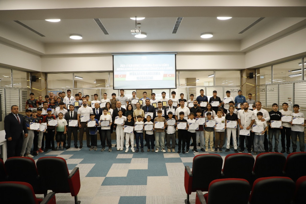 Ölkə və beynəlxalq arenalarda uğur qazanmış Naxçıvan idmançıları mükafatlabdırılıblar<font color=red> - FOTOLAR</font>