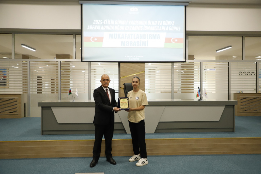 Ölkə və beynəlxalq arenalarda uğur qazanmış Naxçıvan idmançıları mükafatlabdırılıblar<font color=red> - FOTOLAR</font>