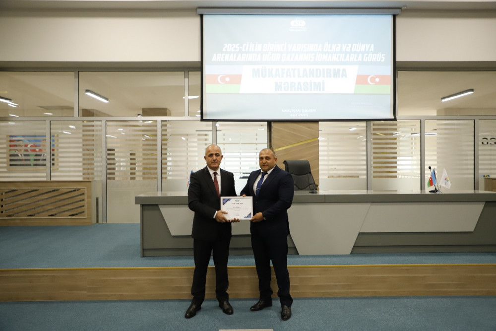 Ölkə və beynəlxalq arenalarda uğur qazanmış Naxçıvan idmançıları mükafatlabdırılıblar<font color=red> - FOTOLAR</font>