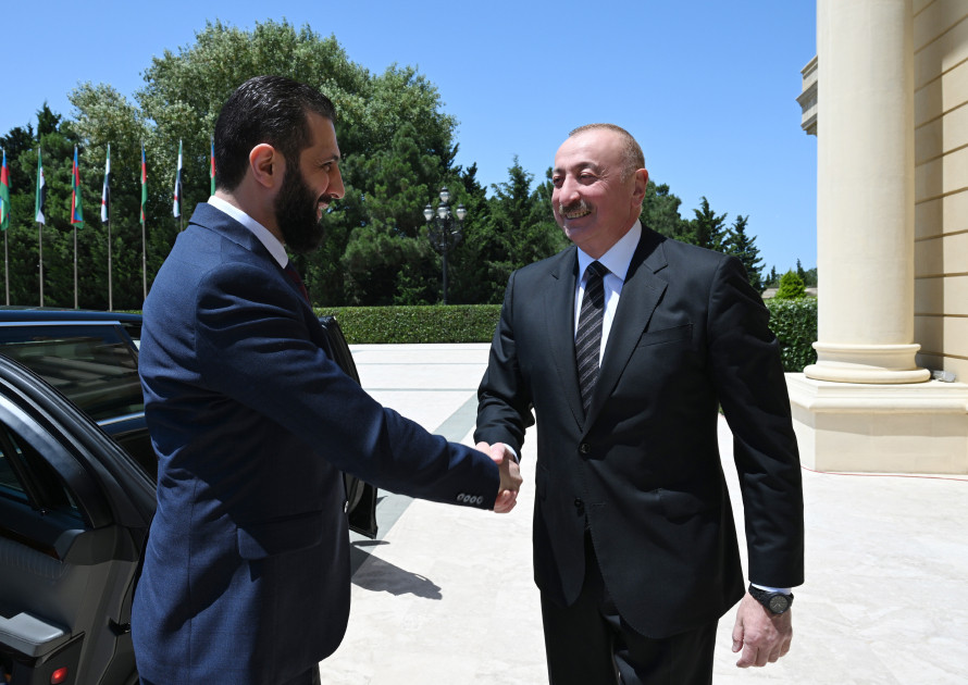 Prezident İlham Əliyevin Suriyanın keçid dövrü Prezidenti ilə geniş tərkibdə görüşü olub<font color=red> - FOTOLAR</font>