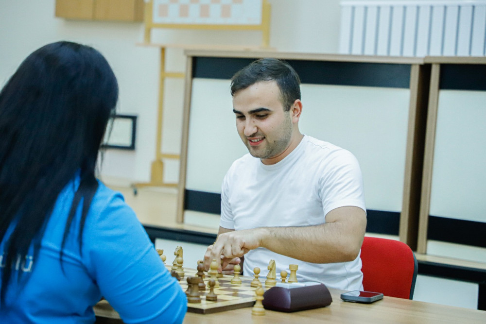 Naxçıvanda media nümayəndələri arasında şahmat birinciliyi keçirilib<font color=red> - VİDEO</font>