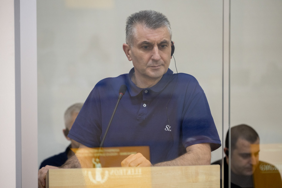 Ermənistan silahlı qüvvələrinin azərbaycanlıları əsir götürərkən işgəncə vermələrini əks etdirən videokadrlar məhkəmədə nümayiş etdirilib<font color=red> - FOTOLAR</font>