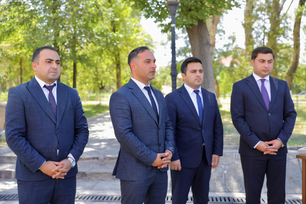 Naxçıvanda Uşaq Kitabxanasına yeni kitablar təqdim olunub <font color=red> - FOTOLAR</font>