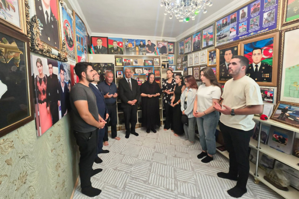 Gənclər şəhid ailələrini ziyarət edib<font color=red> - FOTOLAR</font>