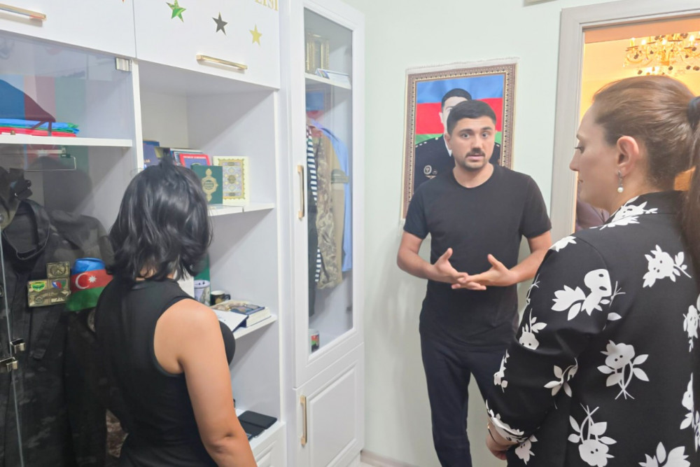 Gənclər şəhid ailələrini ziyarət edib<font color=red> - FOTOLAR</font>