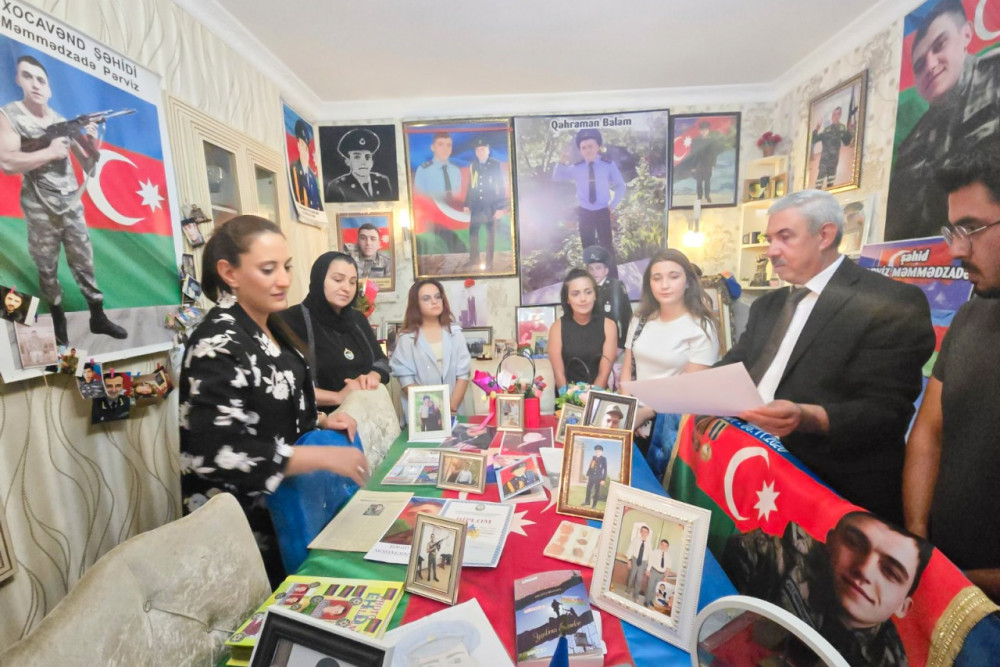 Gənclər şəhid ailələrini ziyarət edib<font color=red> - FOTOLAR</font>