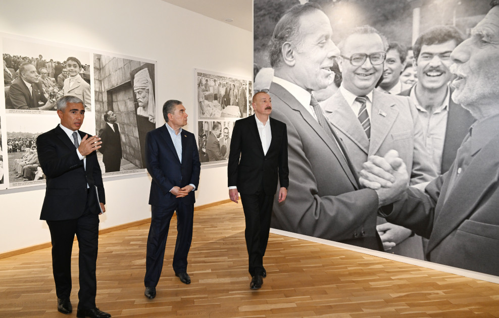 Prezident İlham Əliyev və Qurbanqulu Berdiməhəmmədov Şuşadakı Yaradıcılıq Mərkəzində “Heydər Əliyev və Qarabağ” sərgisi ilə tanış olublar<font color=red> - FOTOLAR</font>