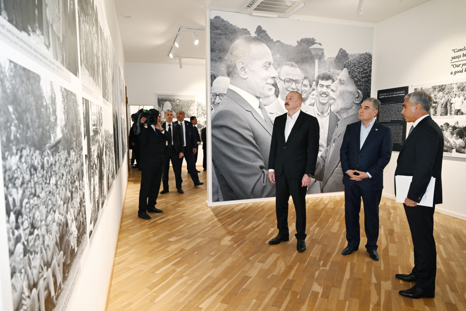 Prezident İlham Əliyev və Qurbanqulu Berdiməhəmmədov Şuşadakı Yaradıcılıq Mərkəzində “Heydər Əliyev və Qarabağ” sərgisi ilə tanış olublar<font color=red> - FOTOLAR</font>