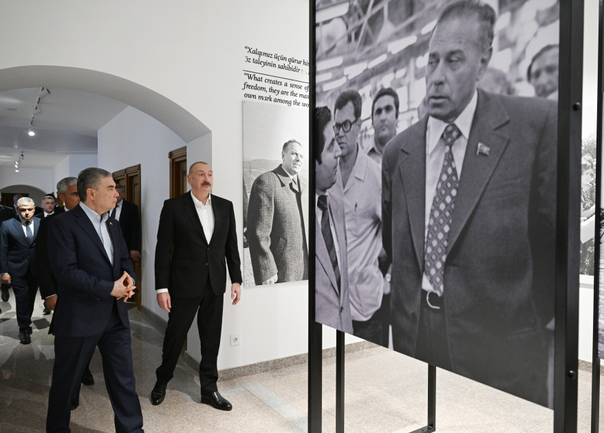 Prezident İlham Əliyev və Qurbanqulu Berdiməhəmmədov Şuşadakı Yaradıcılıq Mərkəzində “Heydər Əliyev və Qarabağ” sərgisi ilə tanış olublar<font color=red> - FOTOLAR</font>