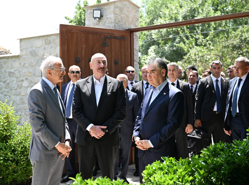 Prezident İlham Əliyev və Türkmənistan Xalq Məsləhətinin sədri Şuşada Bülbülün ev-muzeyində olublar<font color=red> - FOTOLAR</font>