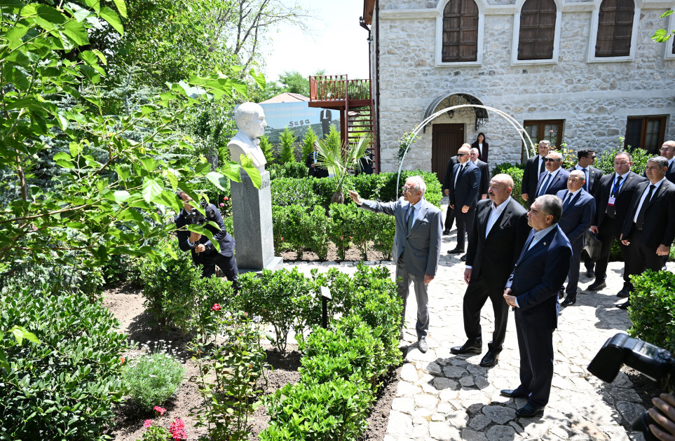 Prezident İlham Əliyev və Türkmənistan Xalq Məsləhətinin sədri Şuşada Bülbülün ev-muzeyində olublar<font color=red> - FOTOLAR</font>