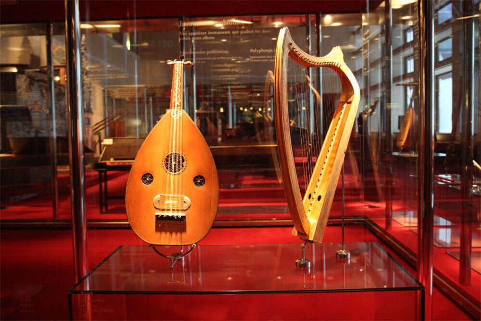 Barselona Musiqi Muzeyinə Azərbaycan kamançası hədiyyə edilib<font color=red> - FOTOLAR</font>