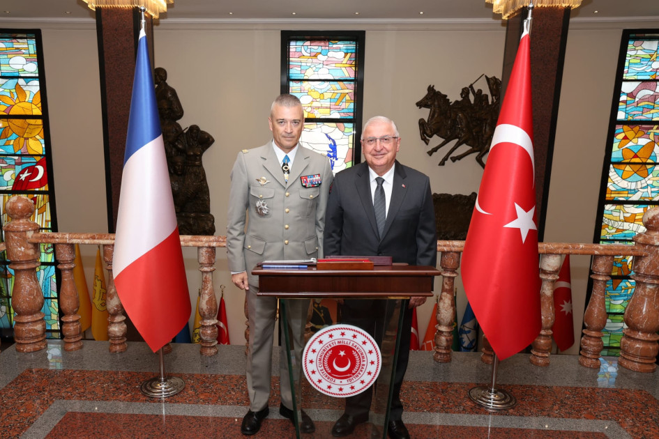 Türkiyənin müdafiə naziri Fransa Silahlı Qüvvələrinin Baş Qərargah rəisini qəbul edib<font color=red> - FOTOLAR</font>