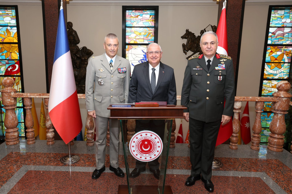 Türkiyənin müdafiə naziri Fransa Silahlı Qüvvələrinin Baş Qərargah rəisini qəbul edib<font color=red> - FOTOLAR</font>