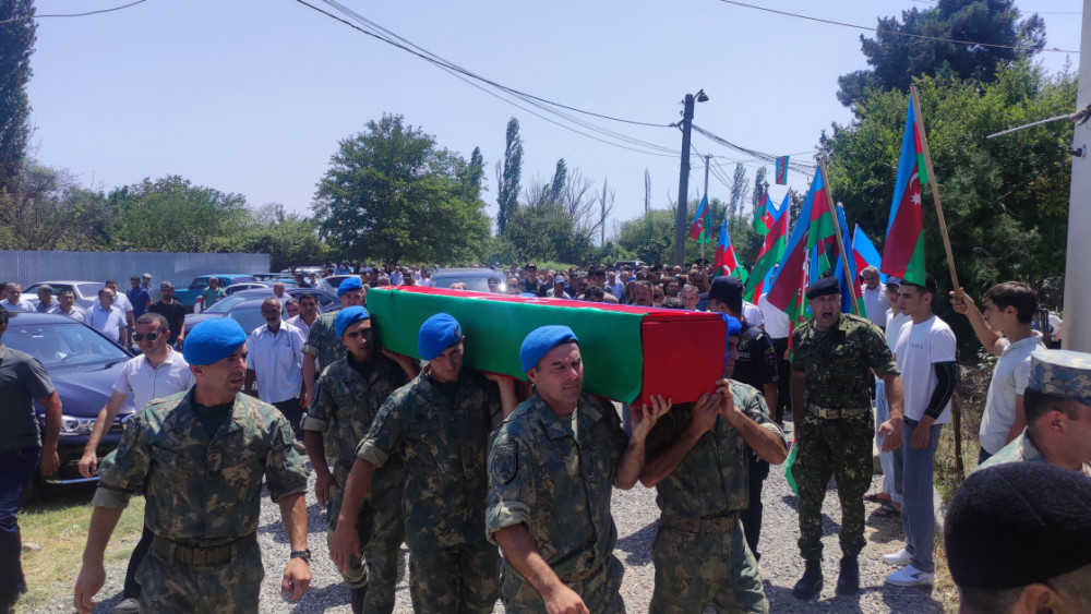 Otuz bir il əvvəl şəhidlik zirvəsinə ucalan döyüşçü Xaçmazda dəfn olunub<font color=red> - FOTOLAR</font>