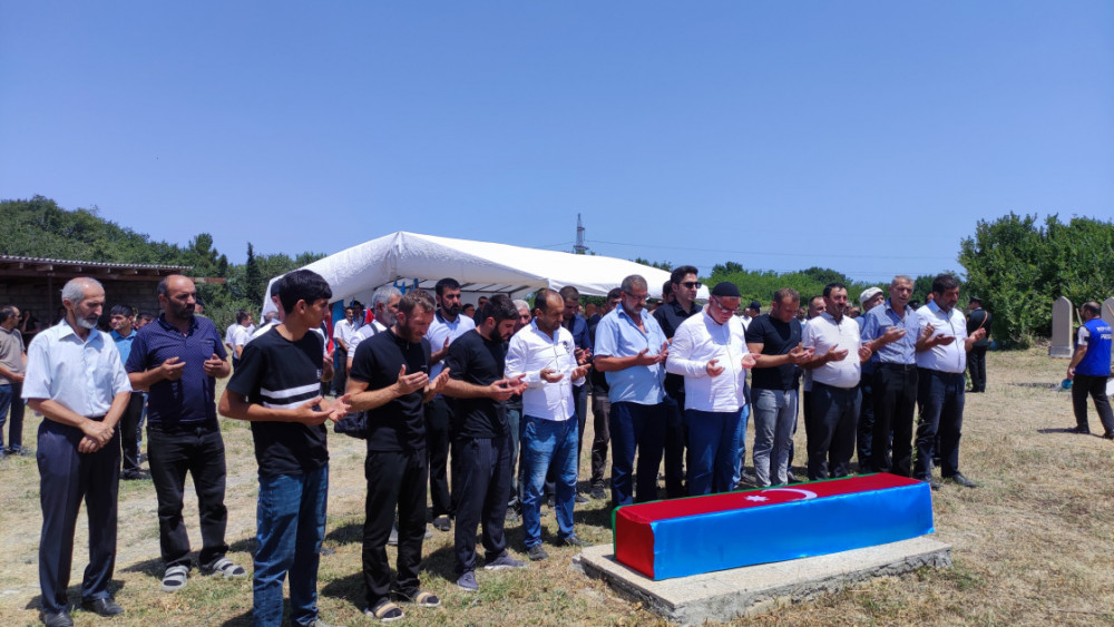 Otuz bir il əvvəl şəhidlik zirvəsinə ucalan döyüşçü Xaçmazda dəfn olunub<font color=red> - FOTOLAR</font>