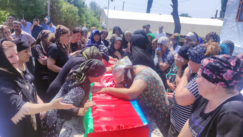Otuz bir il əvvəl şəhidlik zirvəsinə ucalan döyüşçü Xaçmazda dəfn olunub<font color=red> - FOTOLAR</font>