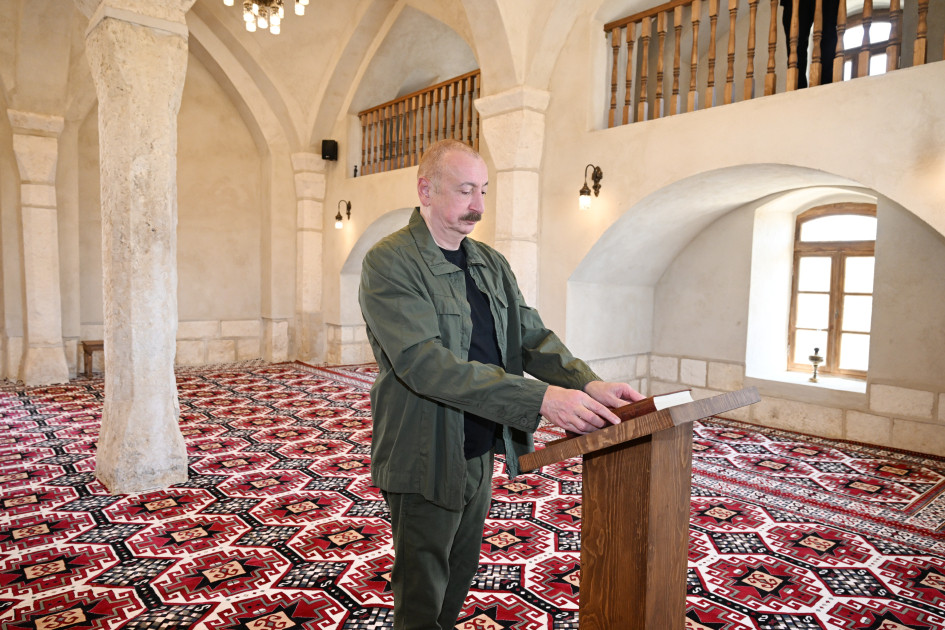 Prezident İlham Əliyev Ağdamın Qiyaslı kəndindəki tarixi məscidin binasının bərpadan sonra açılışında iştirak edib<font color=red> - FOTOLAR</font>