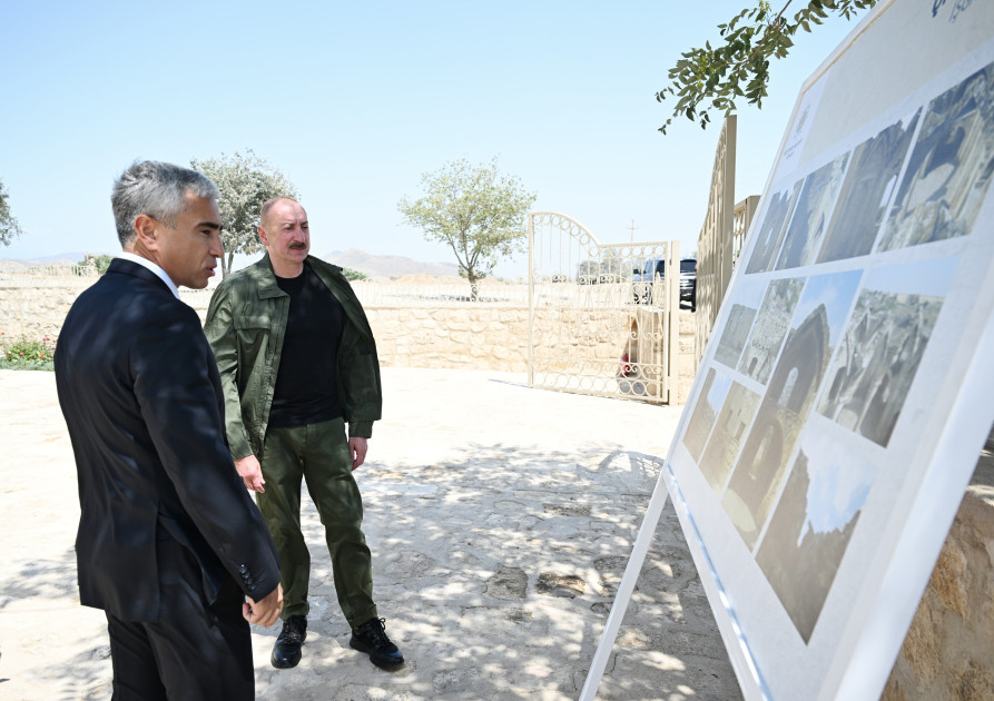 Prezident İlham Əliyev Ağdamın Qiyaslı kəndindəki tarixi məscidin binasının bərpadan sonra açılışında iştirak edib<font color=red> - FOTOLAR</font>