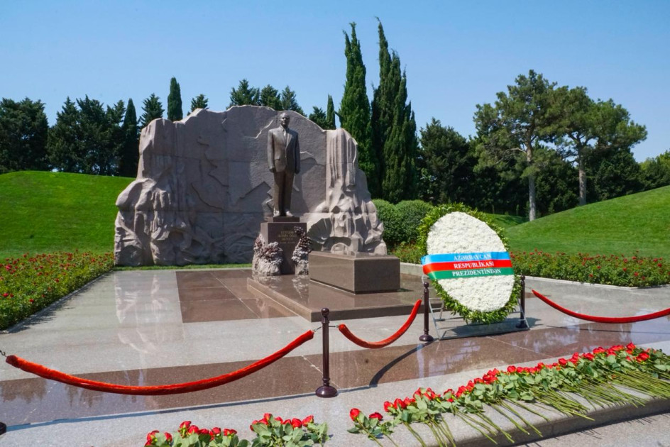 ANAMA-nın kollektivi agentliyin təsis olunmasının 27-ci ildönümü ilə əlaqədar Ulu Öndərin məzarını ziyarət edib<font color=red> - FOTOLAR</font>