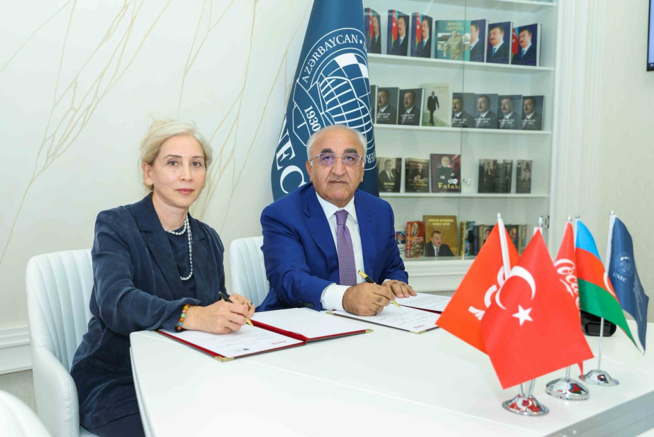 Coca-Cola Azərbaycan UNEC ilə memorandum imzalayıb<font color=red> - FOTOLAR</font>